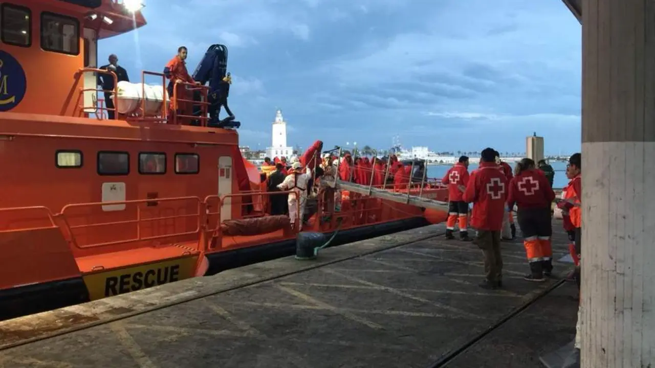 Por cruz roja y su labor con los migrantes. - VM