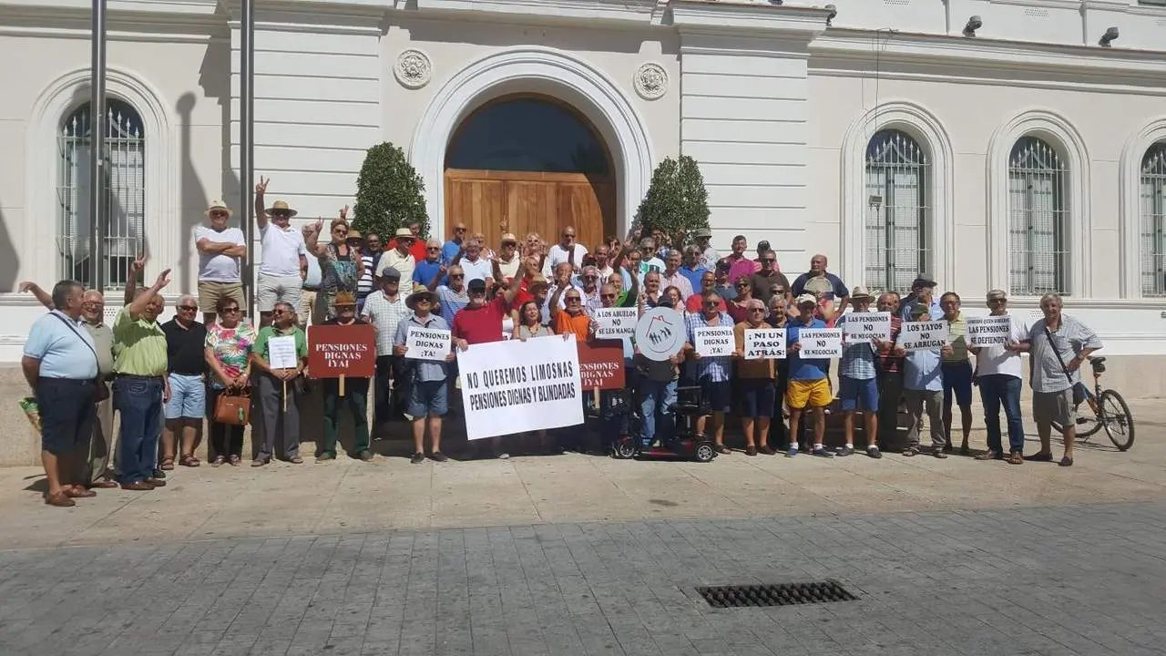 La foto de familia de los pensionistas - B. G. S. 