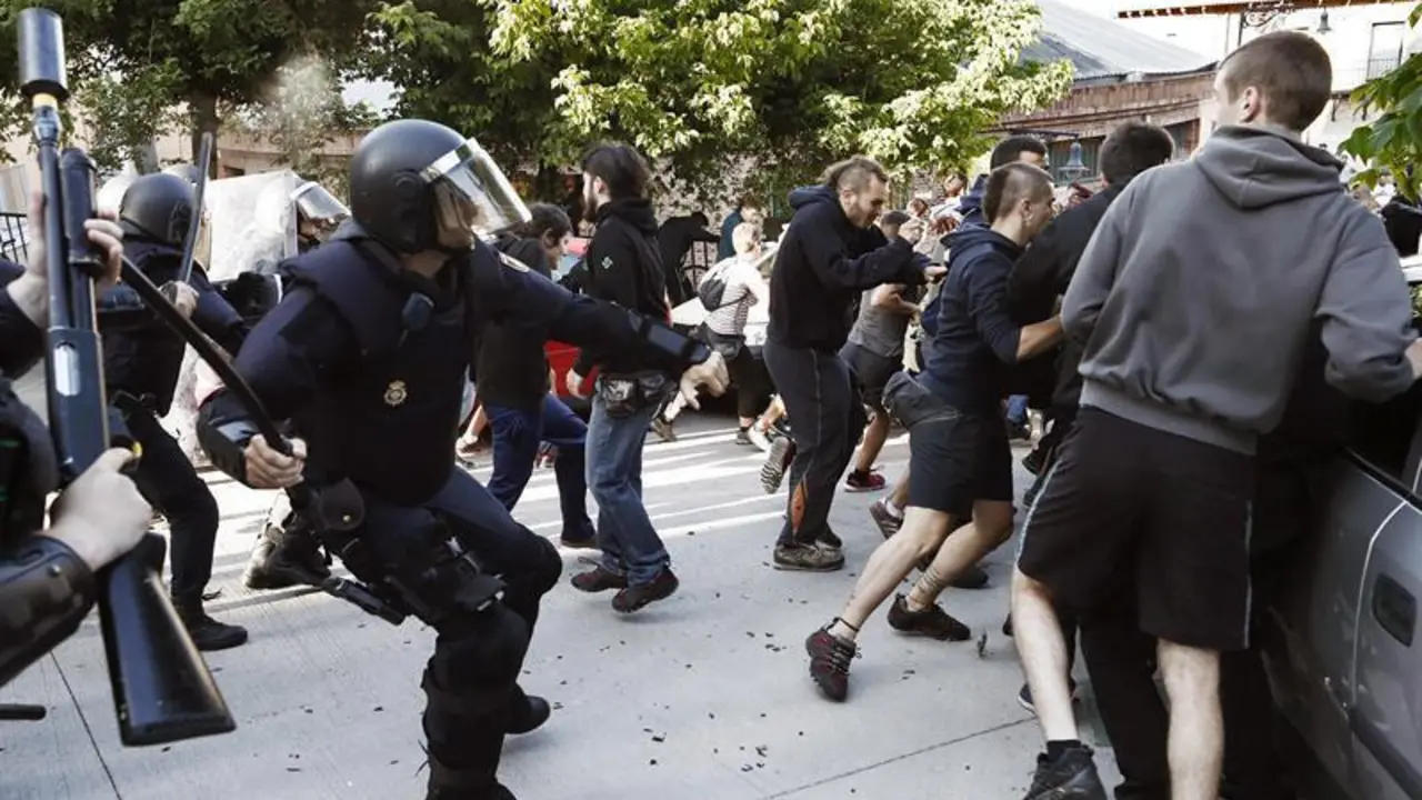 Desalojo okupa en Pamplona con cargas policiales y 22 identificados