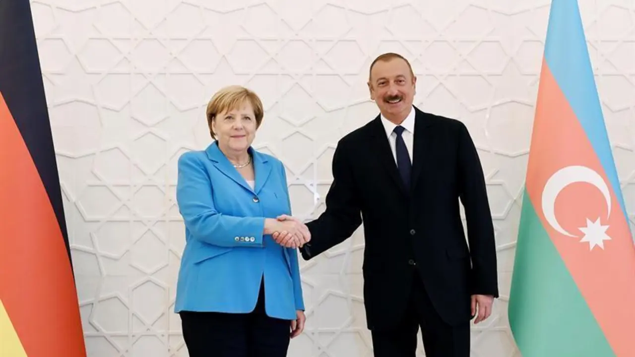 Merkel en Azerbaiy&aacute;n. - efe