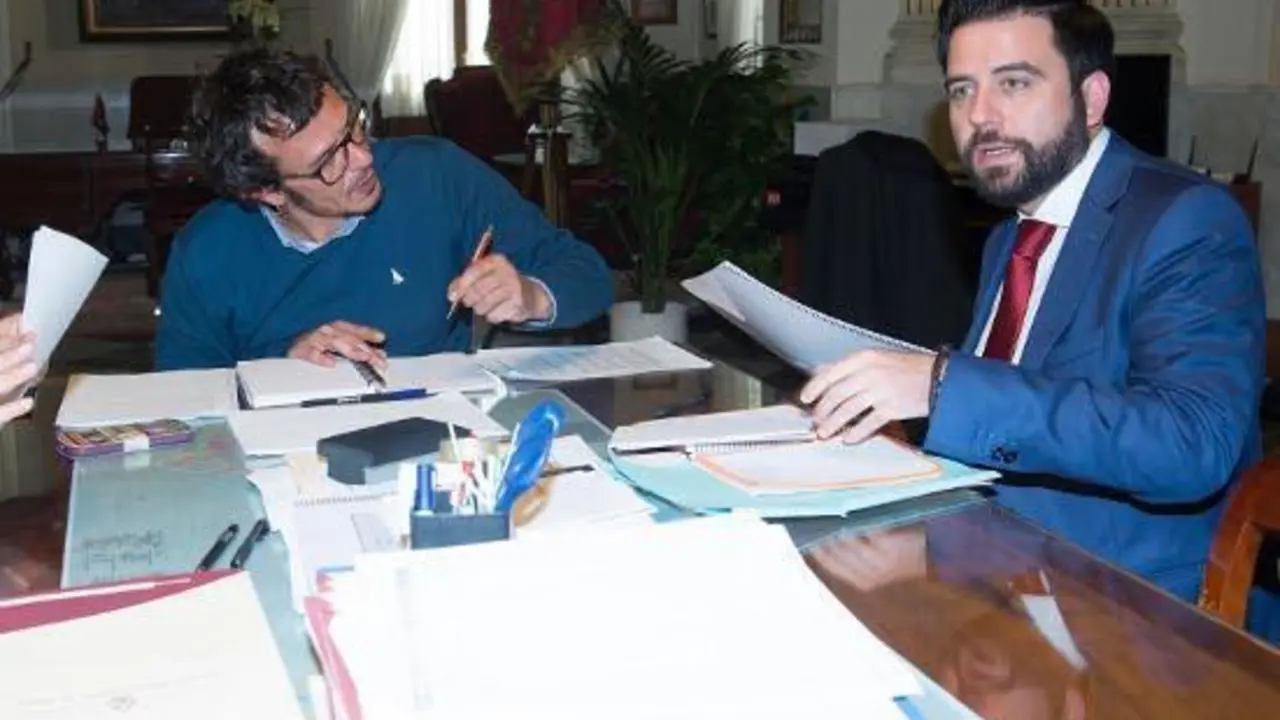 Fran Gonz&aacute;lez con el alcalde. - Viva