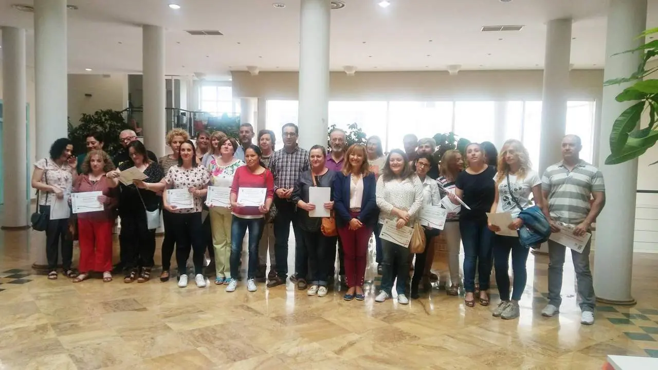 Asistentes al acto de entrega de diplomas.  - JJM