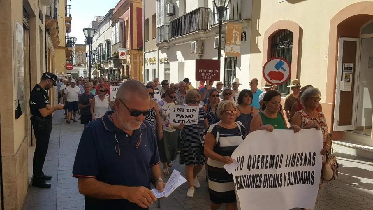 Los pensionistas, por el centro de la ciudad. - B. G. S. 