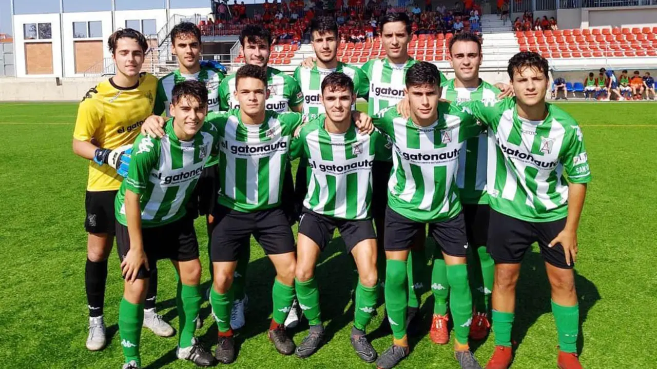 Once inicial del equipo juvenil A del Atl&eacute;tico Sanluque&ntilde;o en su visita al Villanueva - A. I.