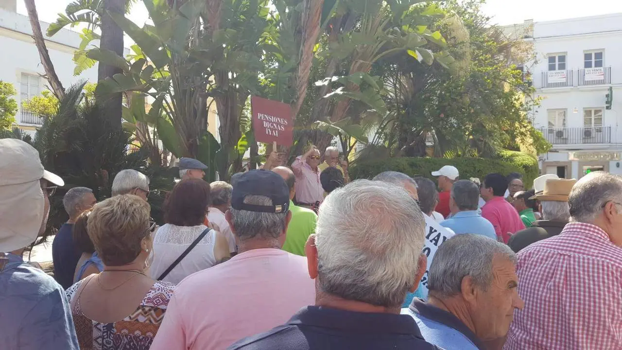 Los pensionistas, un lunes m&aacute;s en Peral - B. G. S. 