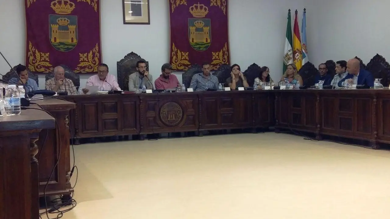 Un pleno de La L&iacute;nea.- - AI