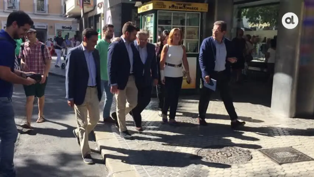 Zoido ya hace campa&ntilde;a para el PP junto a P&eacute;rez: &ldquo;&Aacute;nimo, Beltr&aacute;n&rdquo;