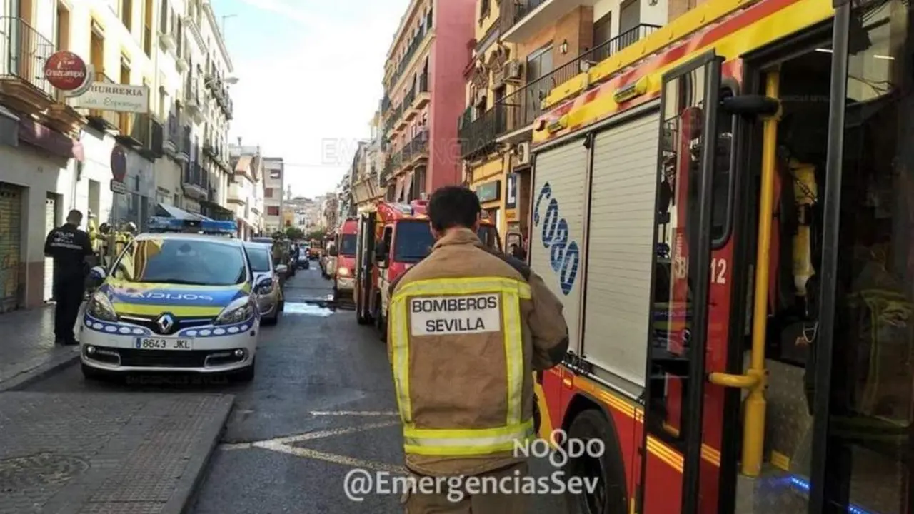 Actuaci&oacute;n de los Bomberos. - @EmergenciasSev