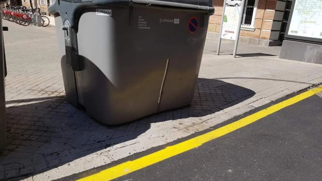 Estado de la calzada y acera en calle Asunci&oacute;n. - VIVA