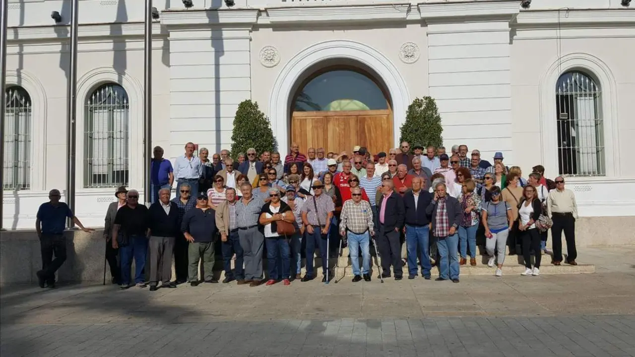 La foto de familia de los pensionistas de este lunes - B. G. S. 