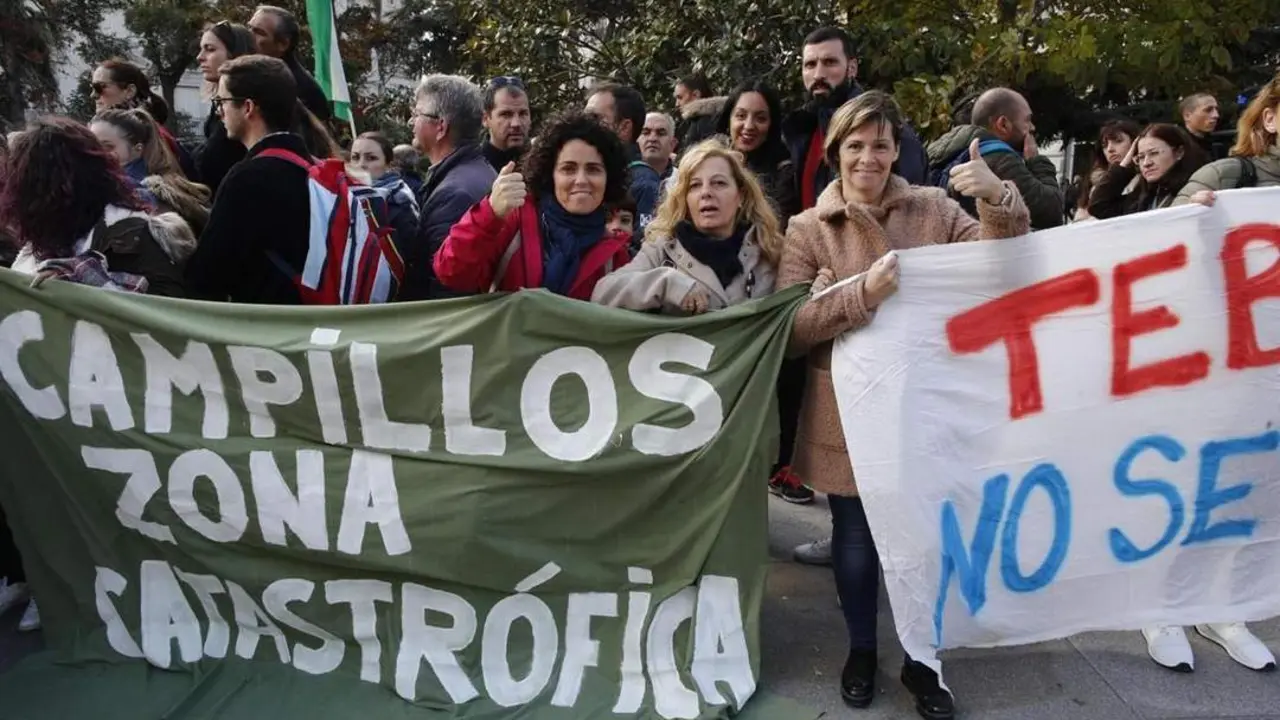 Los vecinos de la comarca de Antequera ante el Congreso de los Diputados. - EDUARDO PARRA/EUROPA PRESS