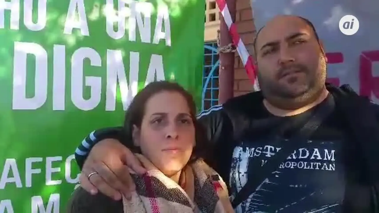 La pareja en huelga de hambre en M&aacute;laga ha encontrado una vivienda