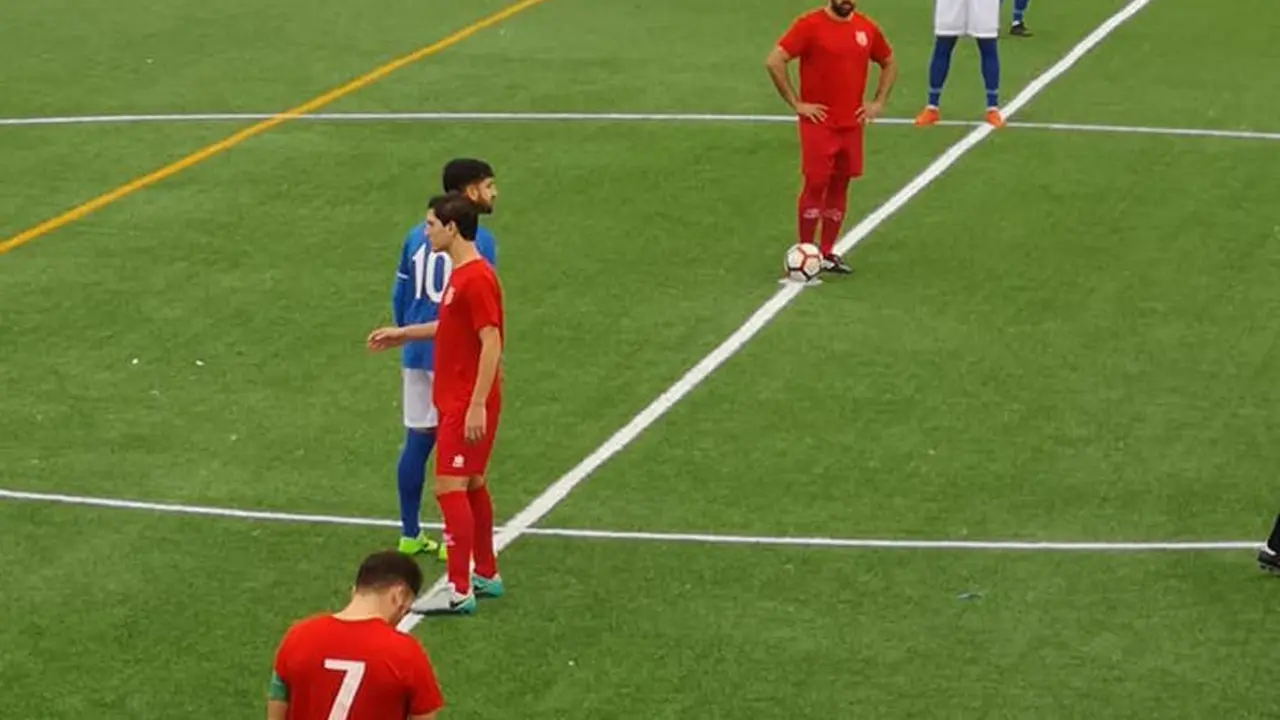 Jonatita se dispone a sacar de centro - A. I.