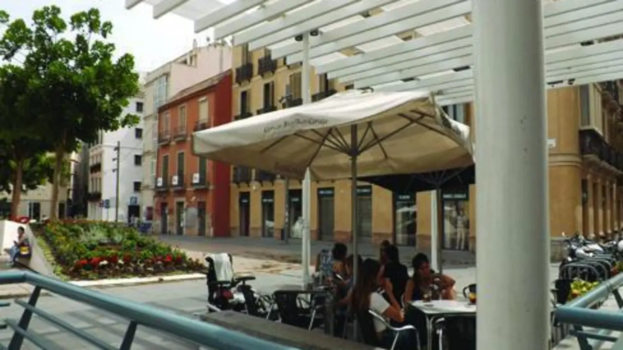 Terraza en la plaza Camas del centro de M&aacute;laga.  - jotade