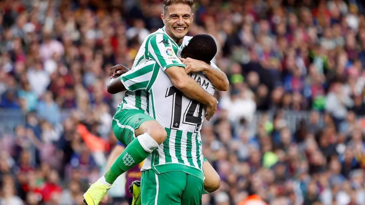 El Betis asalta el Camp Nou y aprieta la Liga (3-4)