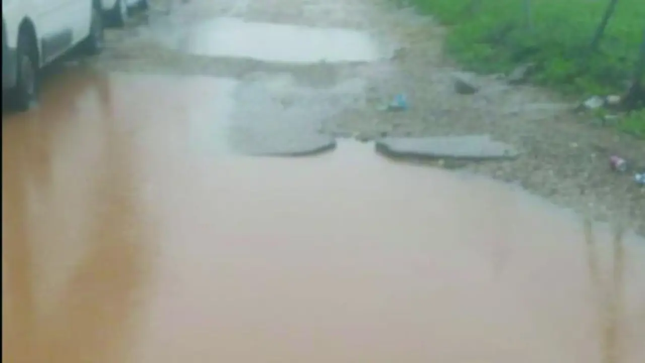 Vecinos se quejan de los efectos de las lluvias