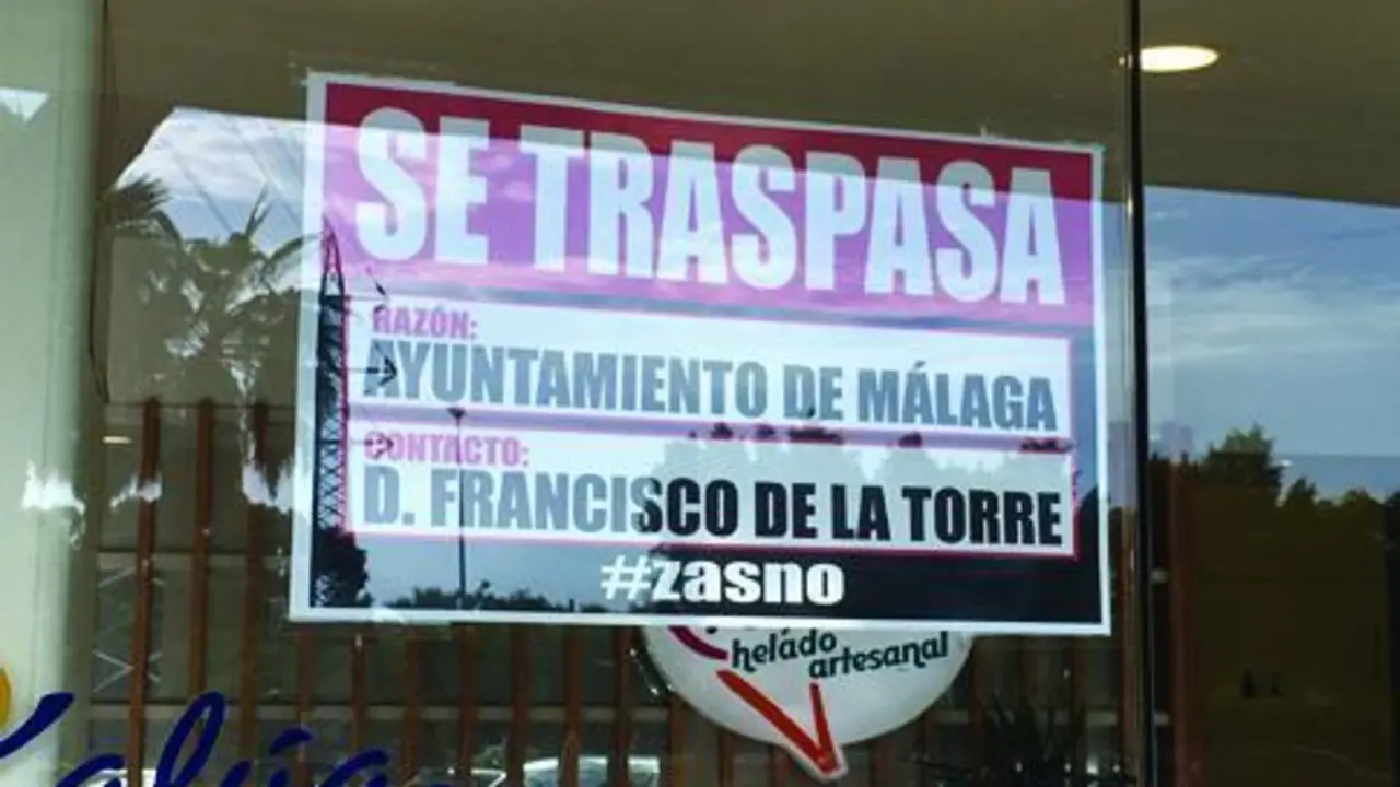 Cartel en un establecimiento de Teatinos. - carlos bueno
