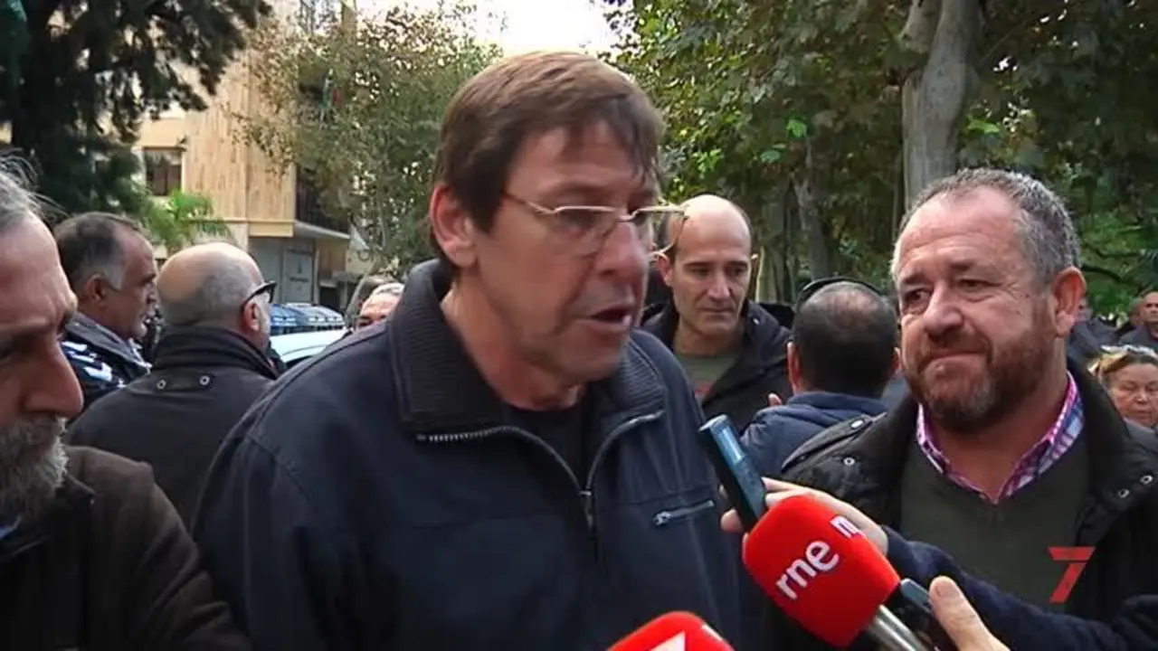 M&aacute;s de medio centenar de afectados de Delphi piden "soluci&oacute;n pol&iacute;tica"