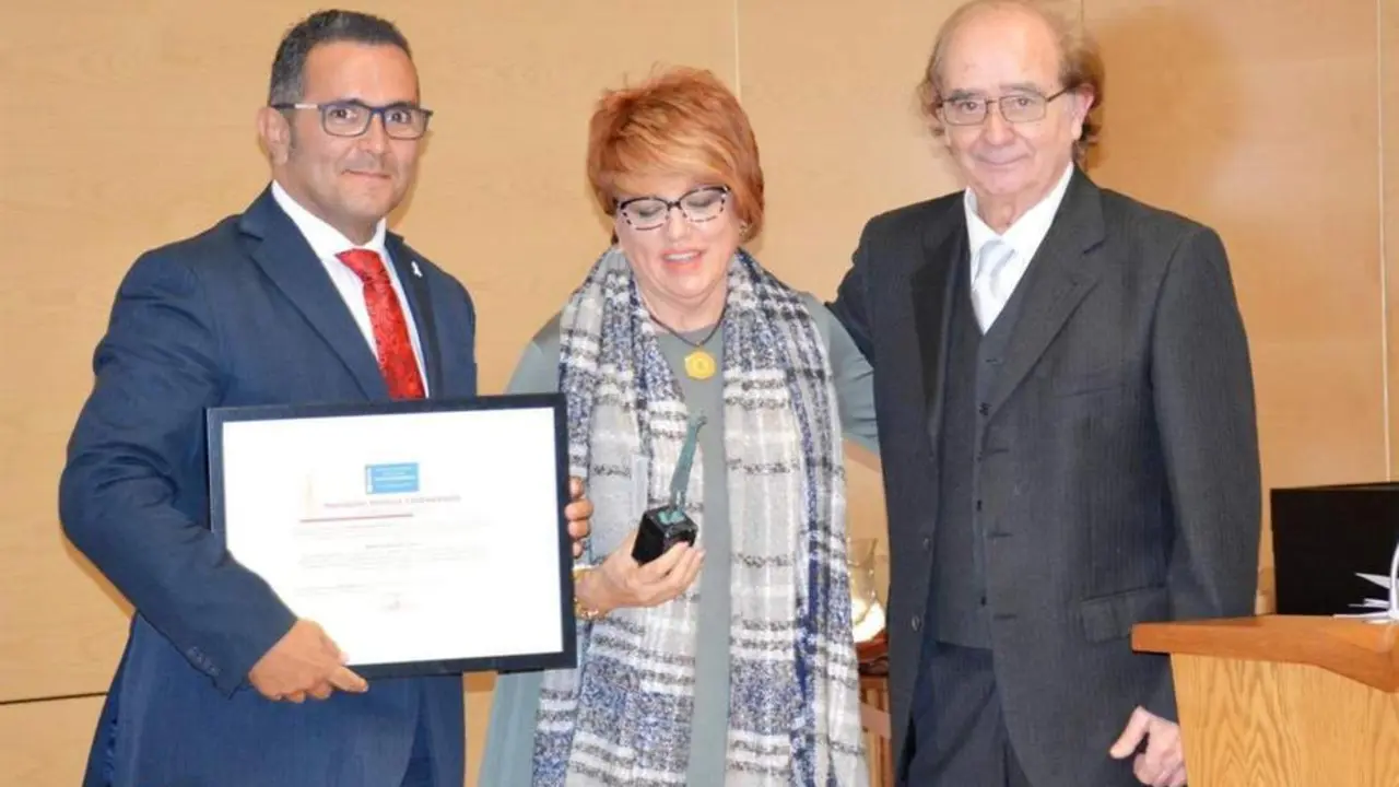 Diputaci&oacute;n recibe el premio Ciudadanos. - VH