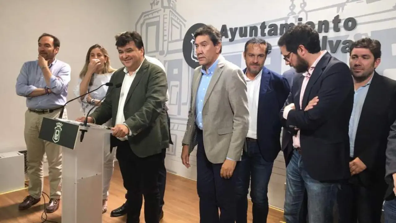 Gabriel Cruz y el consejo de administraci&oacute;n del Recre. - Edu Siles