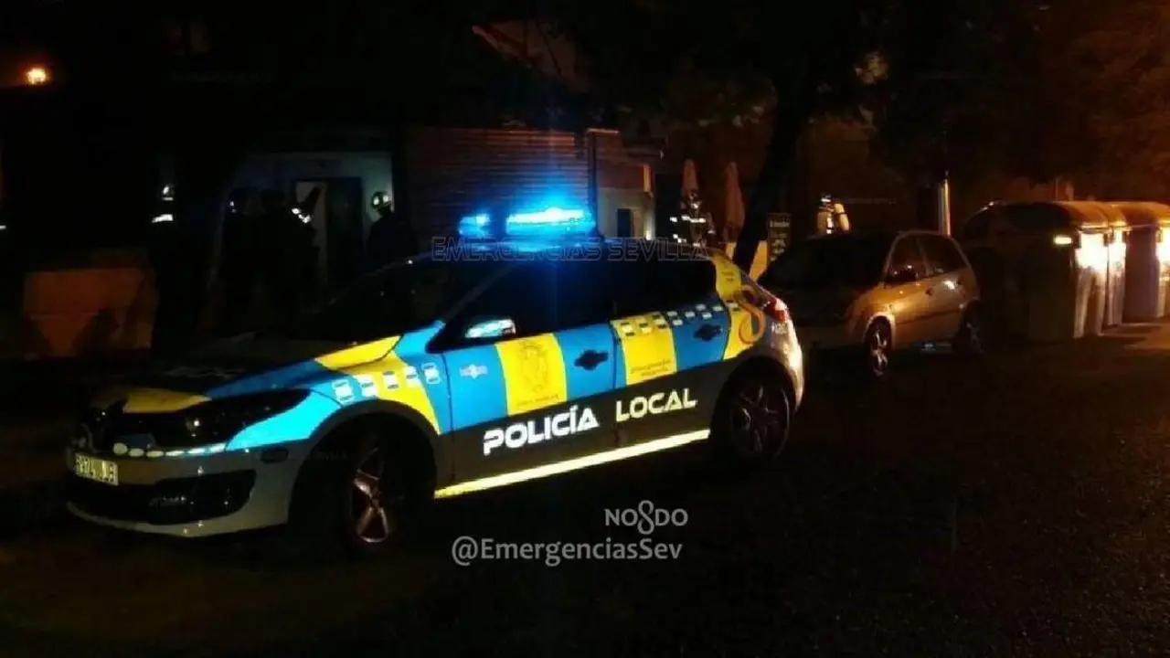 La Polic&iacute;a Local de Sevilla en el lugar de los hechos. - @EmergenciasSev