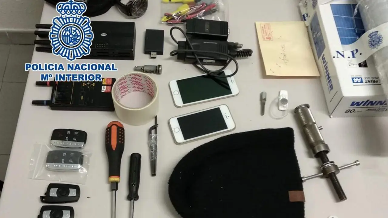 Material incautado por los agentes. - polic&iacute;a nacional