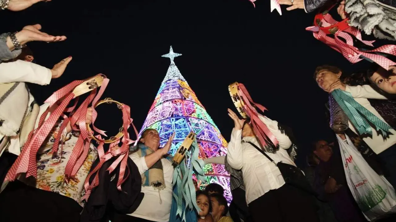 Vecinos y vecinas del POl&iacute;gono Sur cantan a la Navidad. - COMISIONADO