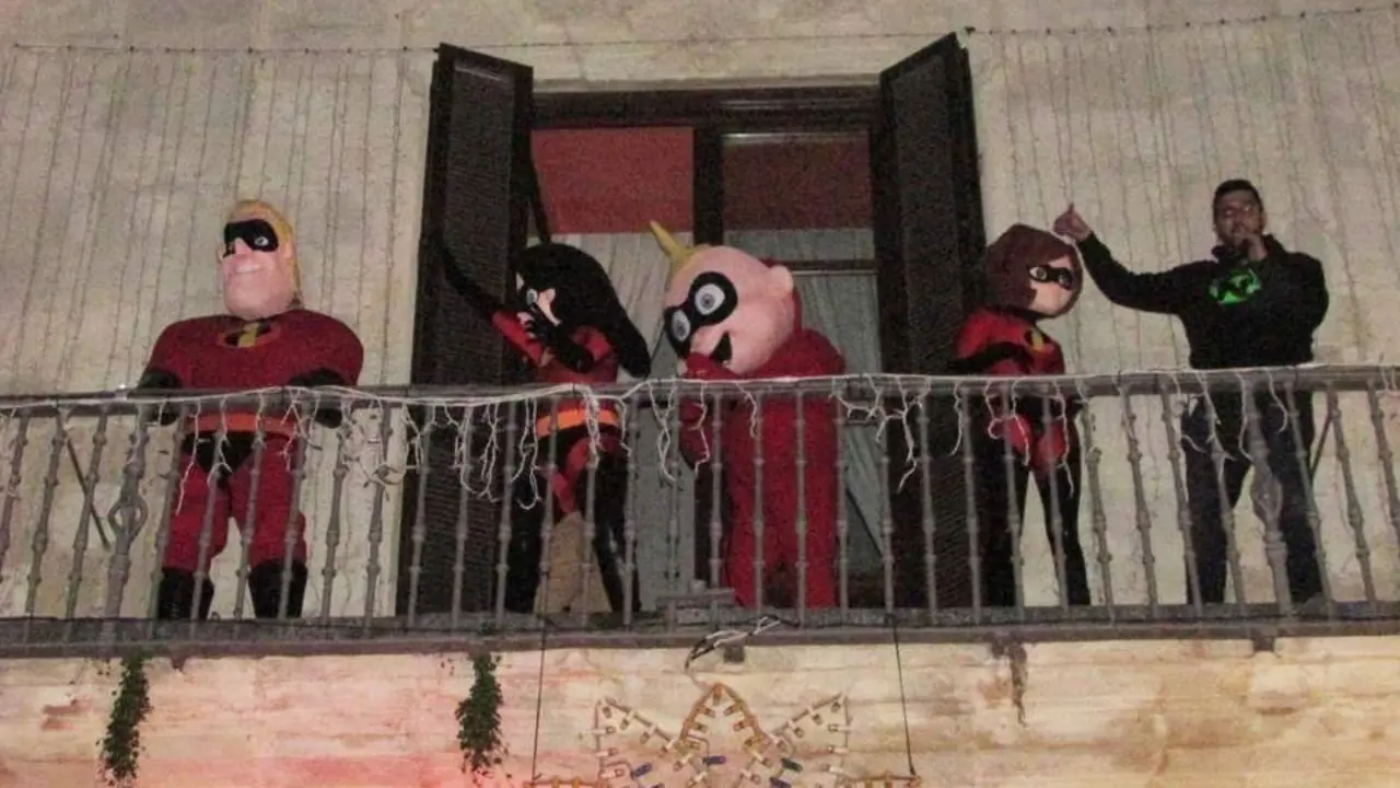 'Los Incre&iacute;bles', en el balc&oacute;n de la Biblioteca Municipal - Ra&uacute;l J. Bustillos