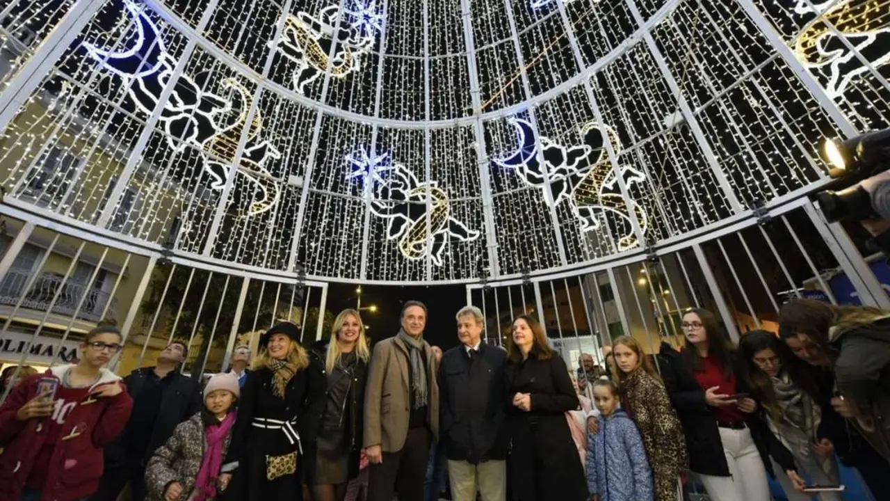 Llegan la alegr&iacute;a y las luces de Navidad al centro peatonal