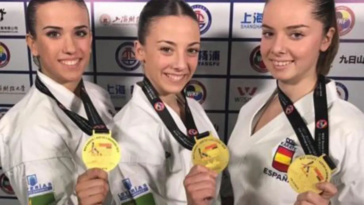 Marta Vega (derecha), junto a Raquel Roy y Lidia Rodr&iacute;guez. - V.M.
