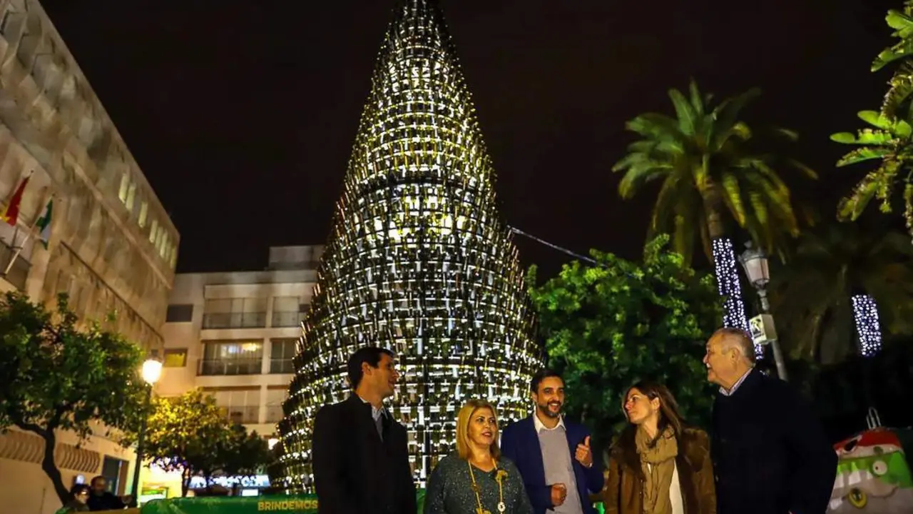 La alcaldesa presidi&oacute; la inauguraci&oacute;n del &aacute;rbol de Las Angustias.  - Cristo Garc&iacute;a