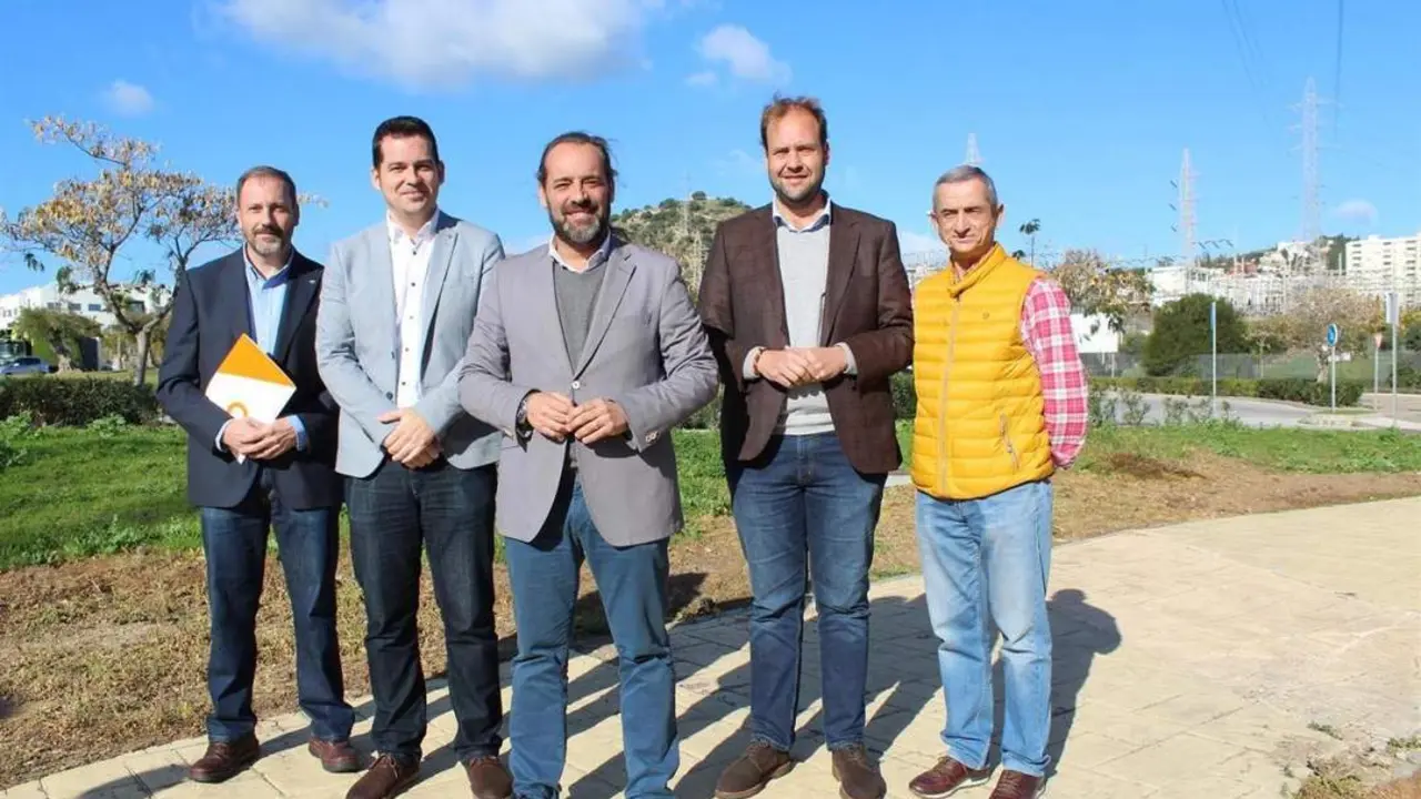 juan cass&aacute;, portavoz de ciudadanos en el ayuntamiento de M&aacute;laga, en el centro de la imagen. - vm