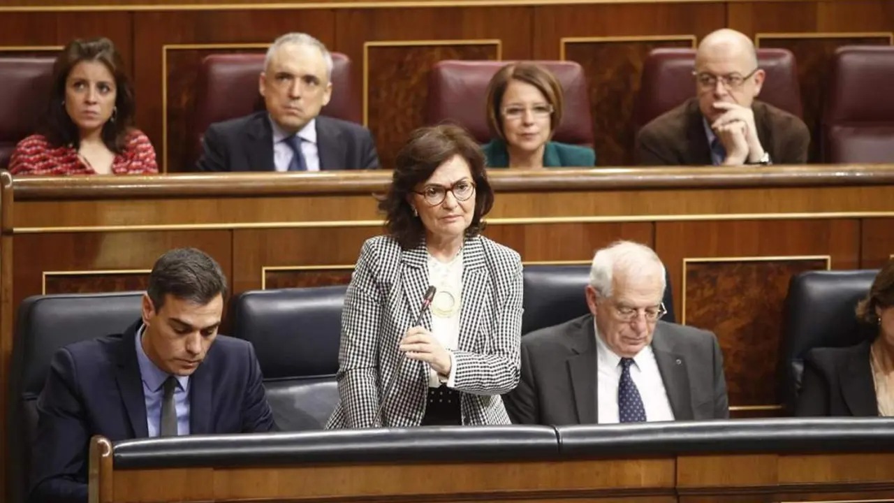 La vicepresidenta del Gobierno y ministra de Igualdad, Carmen Calvo, durante una sesi&oacute;n de control al Gobierno. - VH