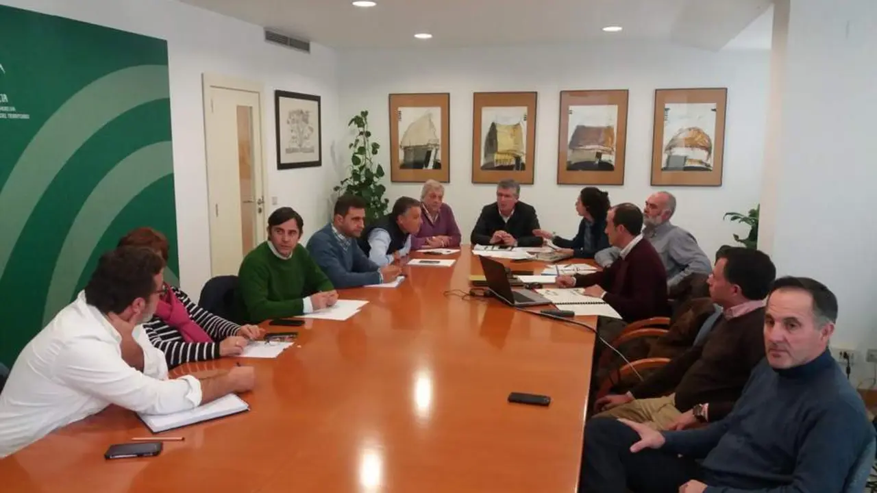Reuni&oacute;n sobre el Plan de Gesti&oacute;n de Montes P&uacute;blicos en Huelva. - VH