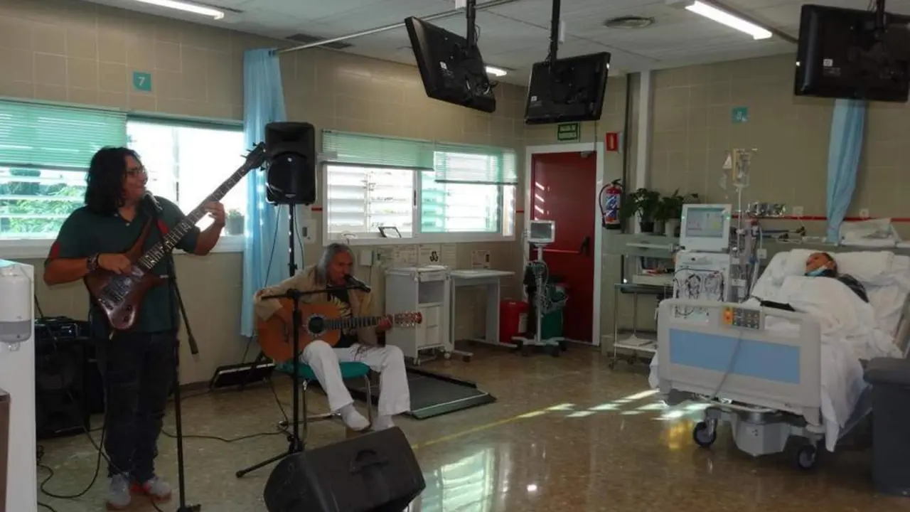 Padre e hijo dando el concierto. - vm