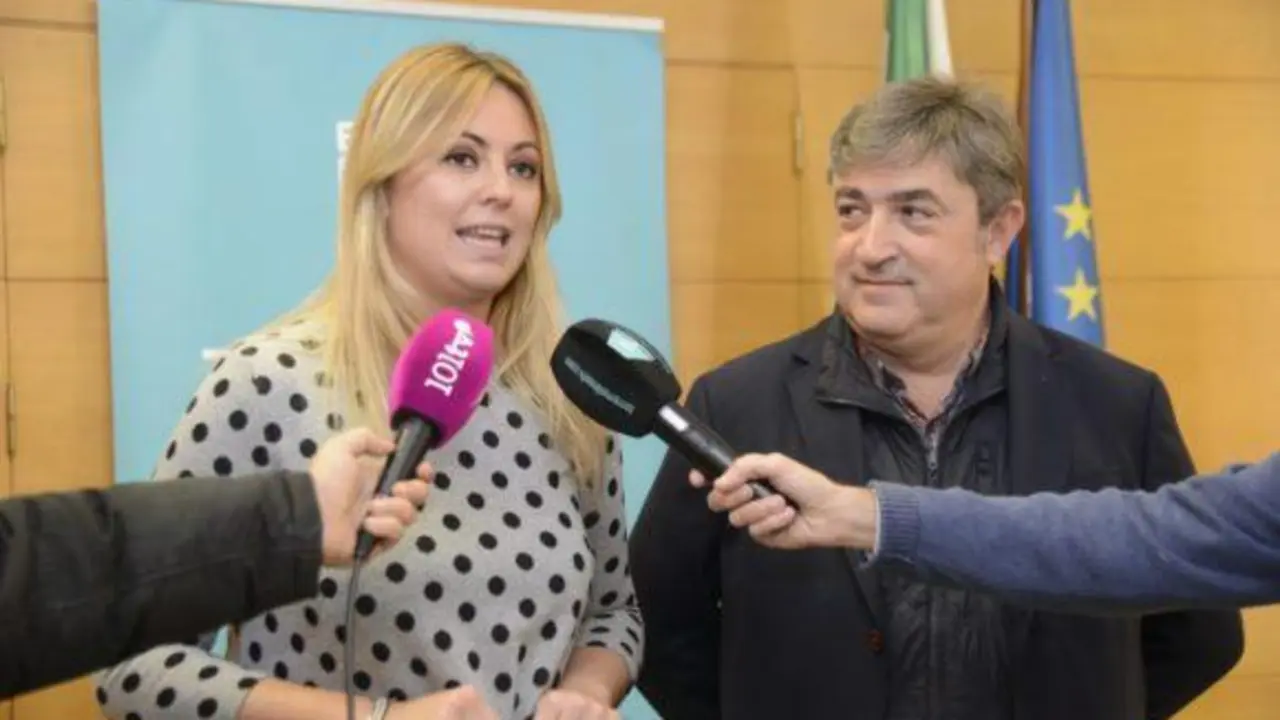 La edil de Promoci&oacute;n Cultural, Aida Blanes, acompa&ntilde;ada del promotor del evento. - ROHU