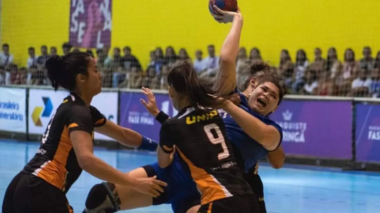 La pivote brasile&ntilde;a Isaura Fernanda De Almeida en un partido. - Rinc&oacute;n Fertilidad M&aacute;laga.