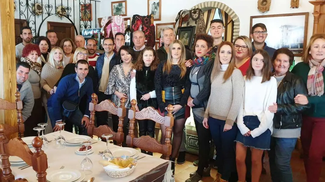 Participantes en el almuerzo-convivencia en la Venta El Raspa - A. I.