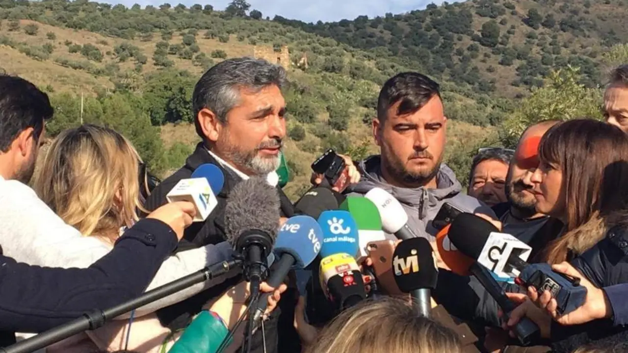 Juan Jos&eacute; Cort&eacute;s, el padre de Mari Luz (izq). - ep
