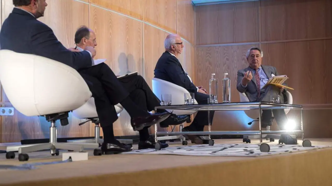 Mesa redonda FOE. - VH