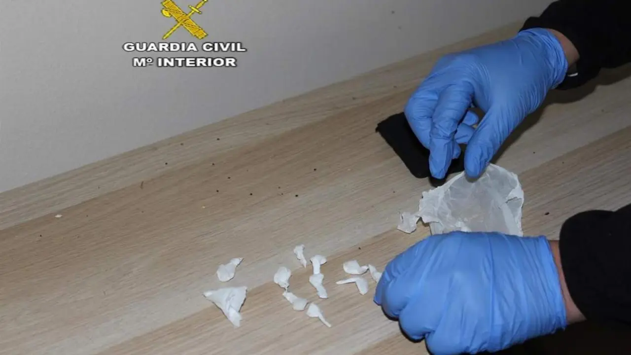 Parte de la mercanc&iacute;a inacutada por la Guardia Civil. - GC