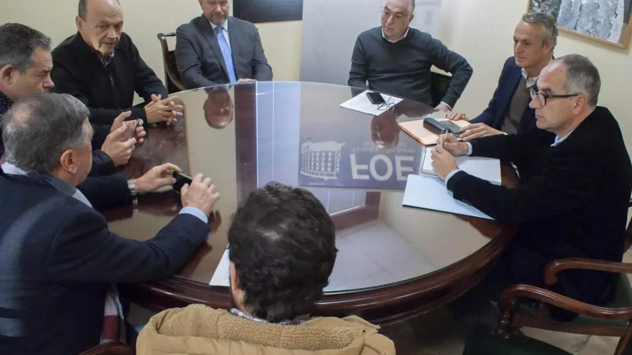 Reuni&oacute;n Plataforma por el T&uacute;nel de San Silvestre y la FOE. - VH