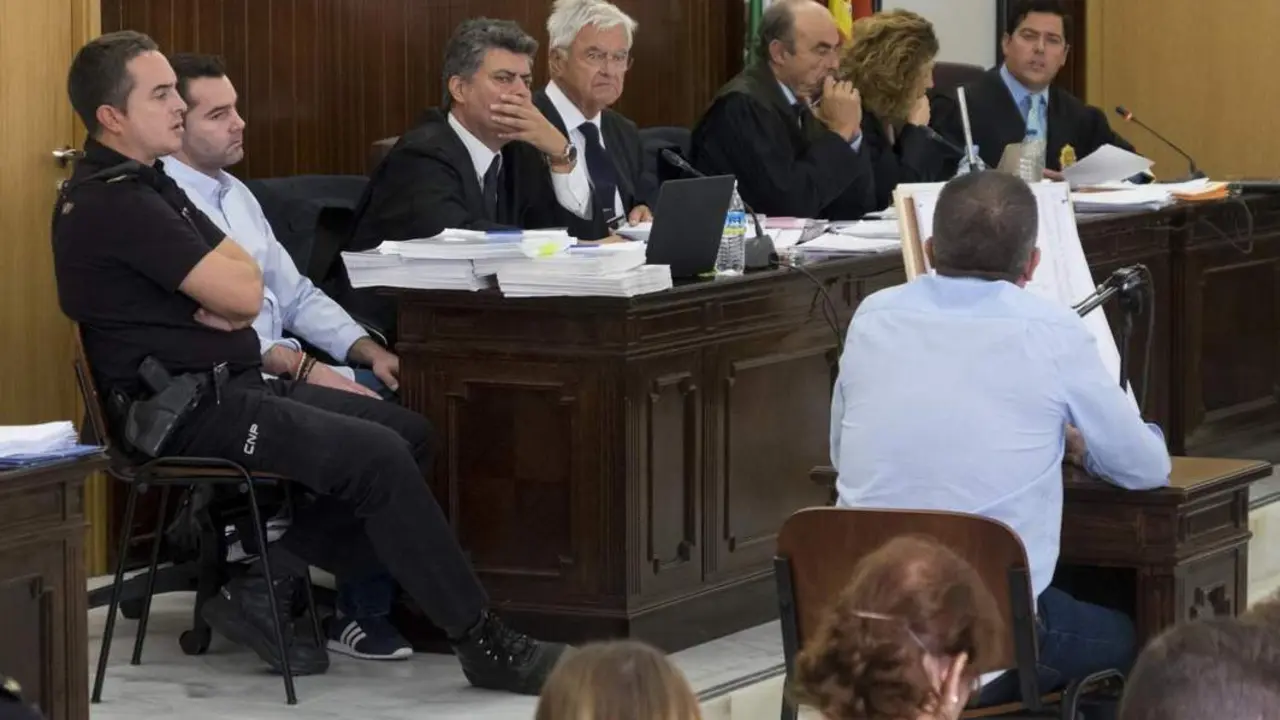 Un imagen del juicio por el doble crimen de Almonte. - EFE