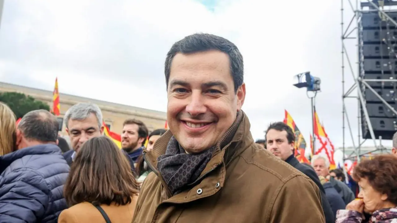 El presidente Juanma Moreno, en la manifestaci&oacute;n en Madrid. - E. P.