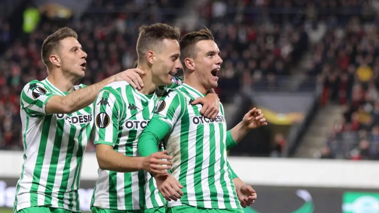 Betis adquiere ligera ventaja con gol del mexicano Lainez (3-3)