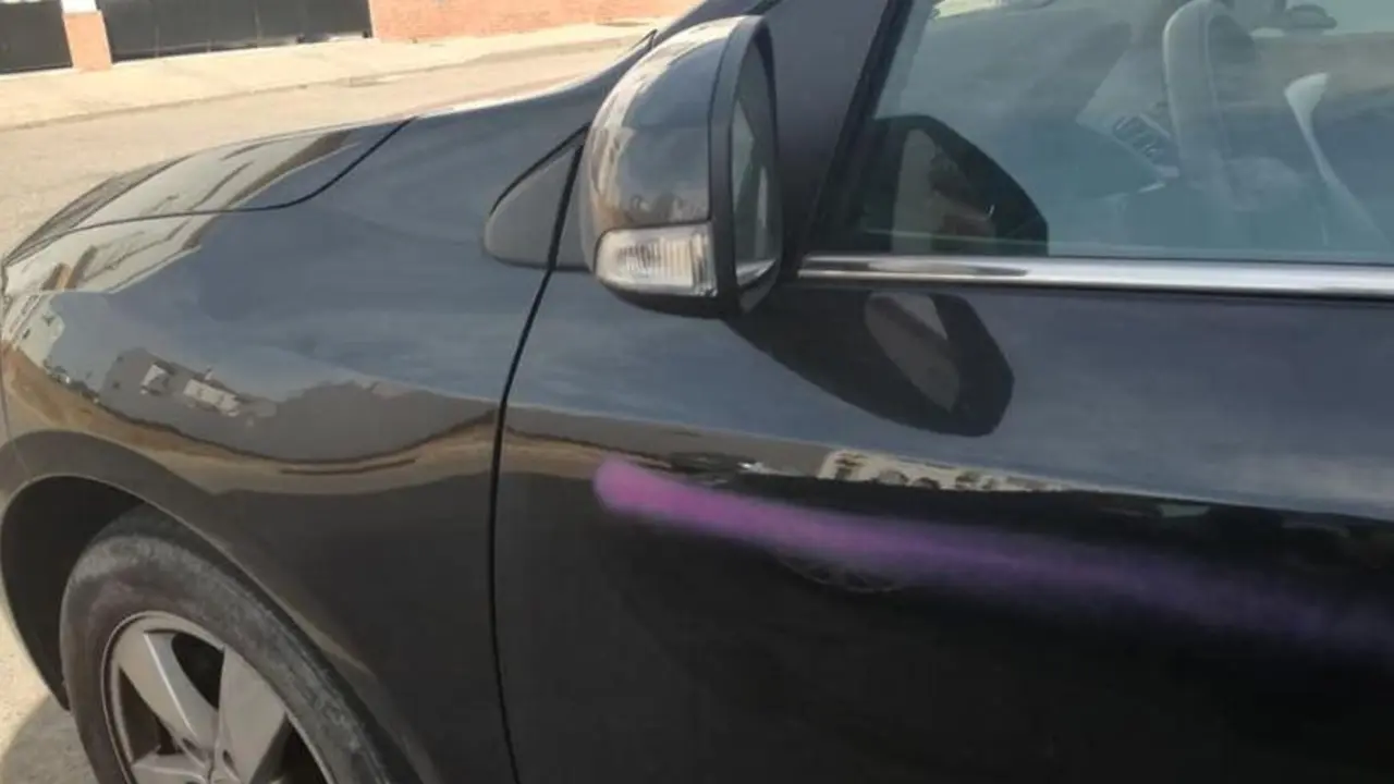 Pintadas en su coche. - Facebook Juan Manuel Illacuci