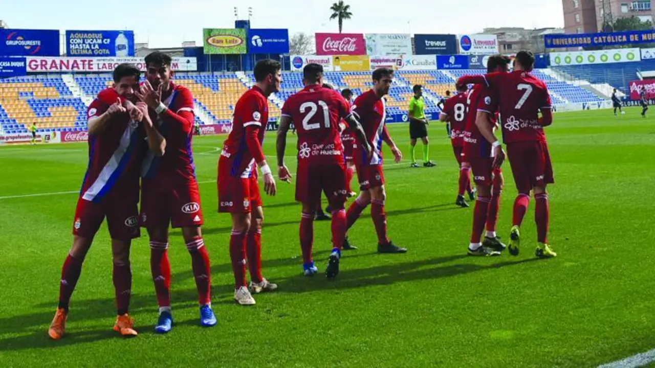 El Recre celebra un gol en Murcia. - TENOR