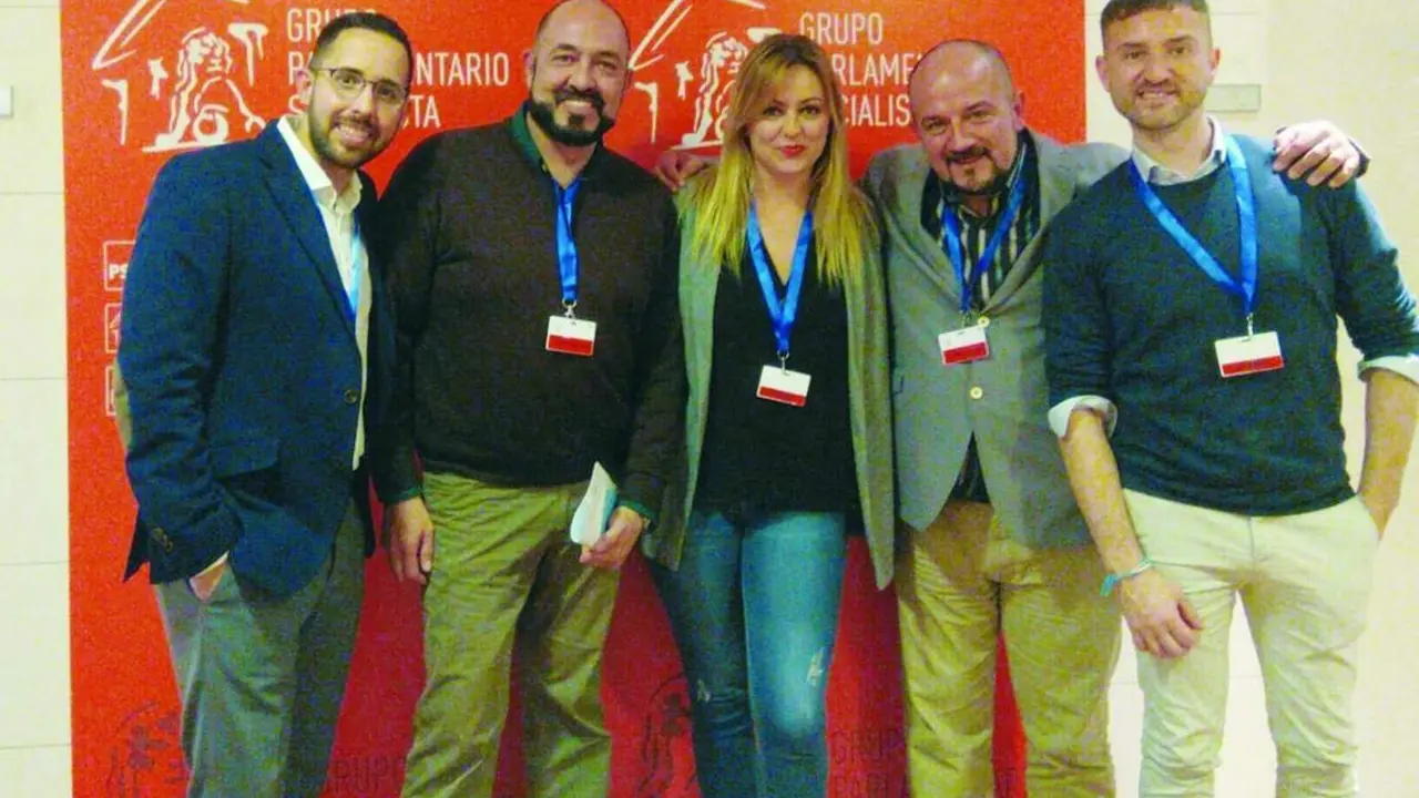 La edil de Empoderamiento Social, Aida Blanes, junto a miembros de la asociaci&oacute;n. - Cedida
