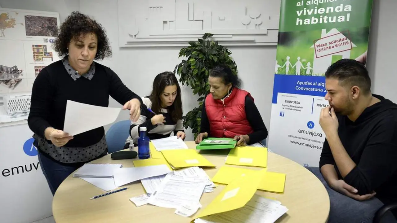 La oficina de Emuvijesa que tramita la solicitud de ayudas - jerez.es