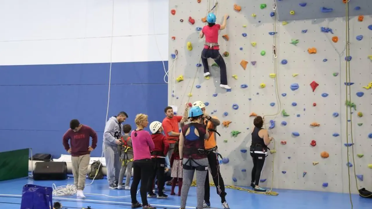 El roc&oacute;dromo instalado en el polideportivo municipal. - Viva Rota